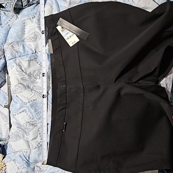 Alfani Woman NWT Capri sz.20W comfort waist, black, great form fitting stretch - Picture 7 of 8